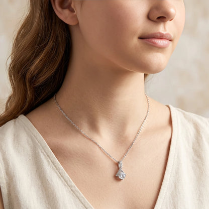 "To My Daughter, You'll Never Face This World Alone" Alluring Beauty Necklace – Meaningful Gift from Dad