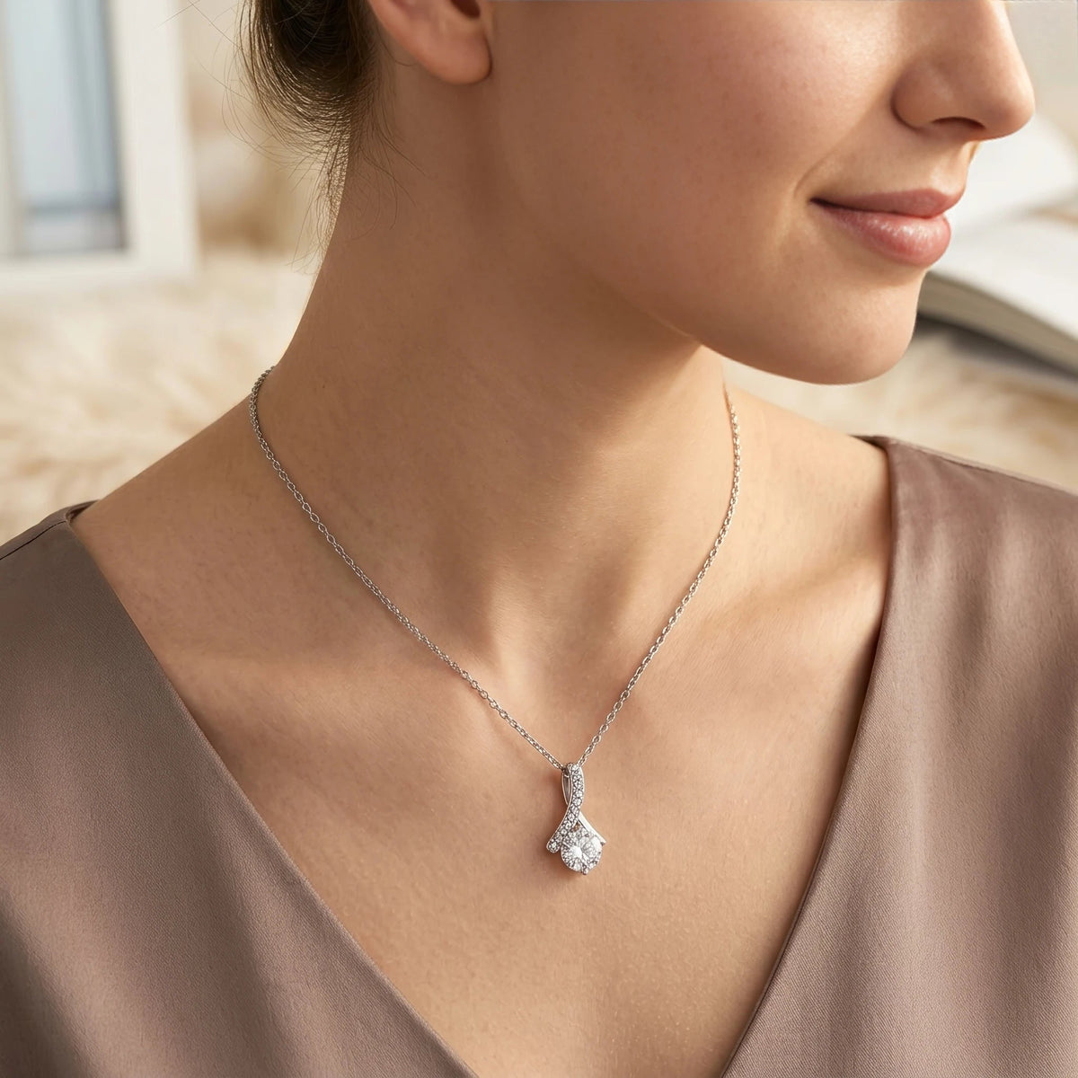 "Straighten Your Crown, Love Dad" Alluring Beauty Necklace – Meaningful Gift from Dad for Daughter for Birthday, Graduation & Any Occasion - The Love Sparkle